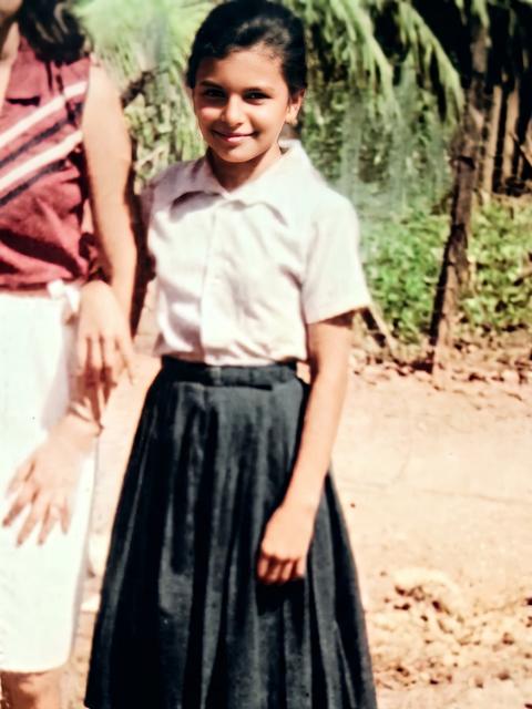 Foto de la niña restaurada a color